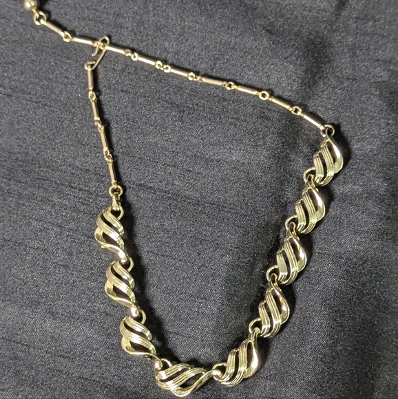 Vintage Coro classic gold tone link choker necklace - Picture 3 of 6
